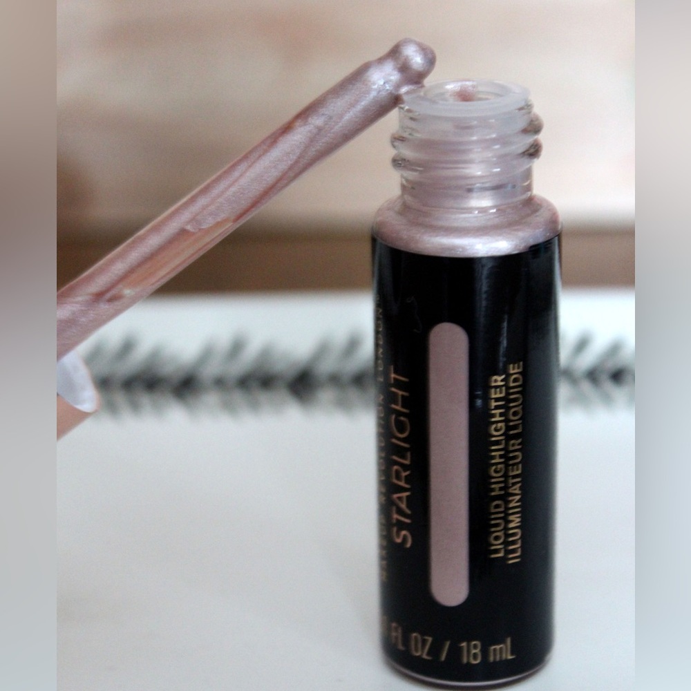 Makeup Revolution Liquid Highlighter in Starlight